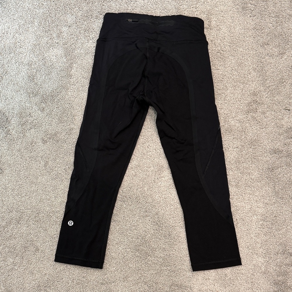 lululemon women’s capri leggings reflective seams with lululemon design on back
